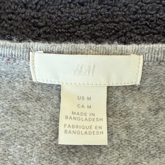 H&M Heather Gray Women's Oversized V-Neck Sweater - Picture 2 of 4